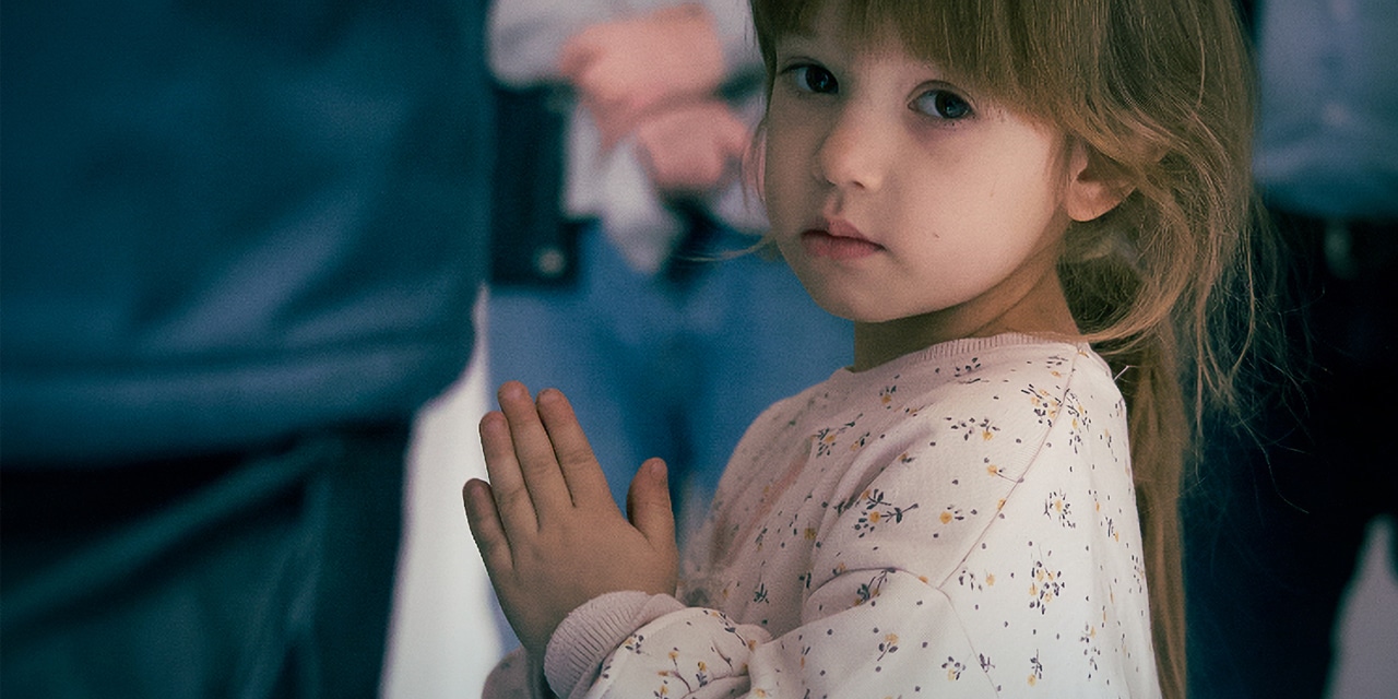 Ukrainian refugee in church.