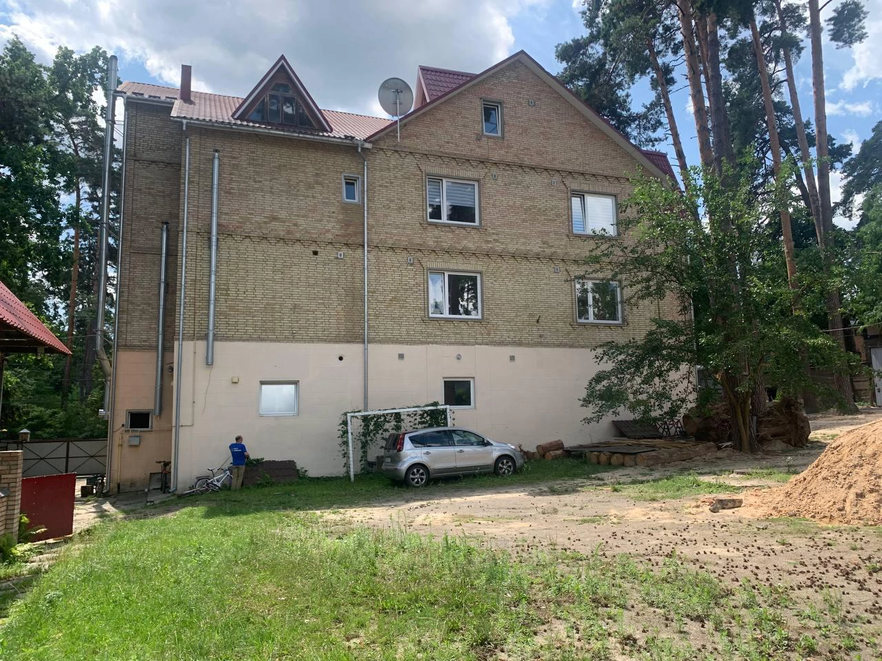 Back of the CityServe Family Center building.